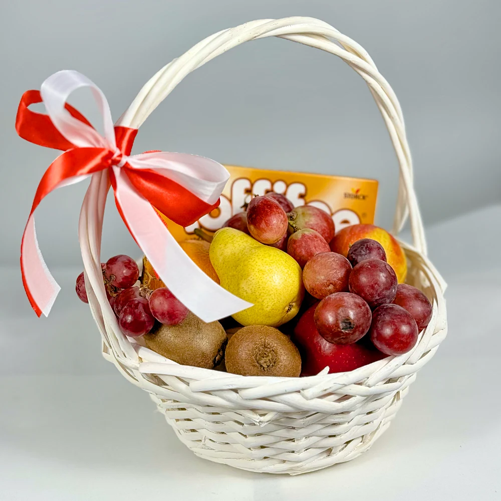Подарочная корзина с фруктами